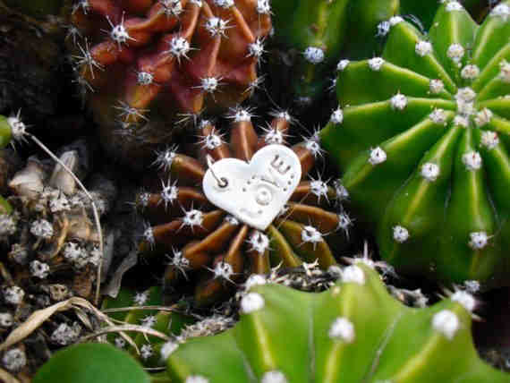 Heart pendant with "LOVE" inscription (pure silver)