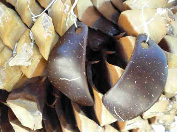 Irregular shaped earrings, mirror effect (coconut)